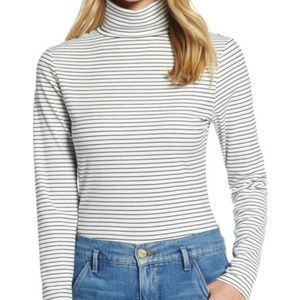 Halogen | MED Black & White Ribbed Turtleneck